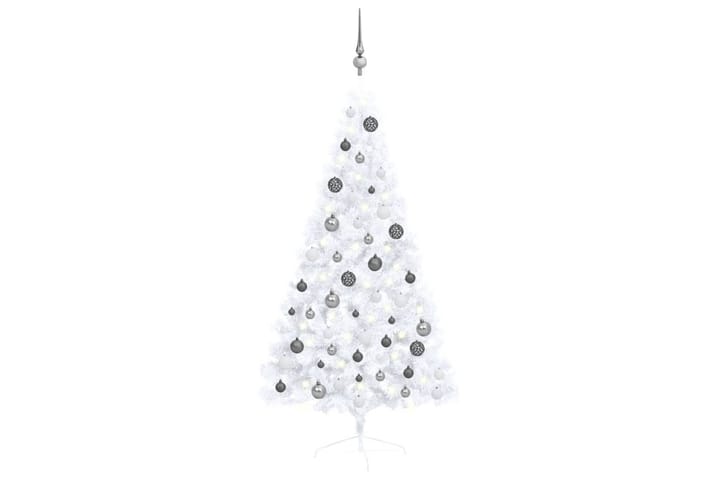 Halv plastgran med LED och julgranskulor vit 150 cm - Vit - Inredning - Dekoration & inredningsdetaljer - Julpynt & juldekoration - Plastgran