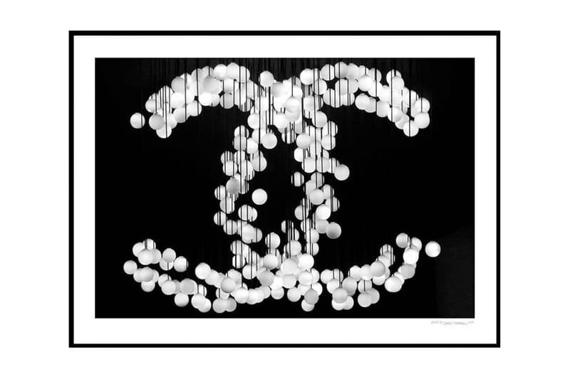 Chanel Hanging Lamps Foto Svartvit - 30x40 cm - Inredning - Tavlor & posters - Posters & prints