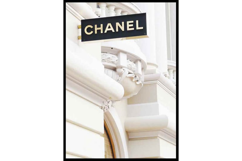 Chanel Store No2 Foto Vit/Beige/Guld/Svart - 70x100 cm - Inredning - Tavlor & posters - Posters & prints