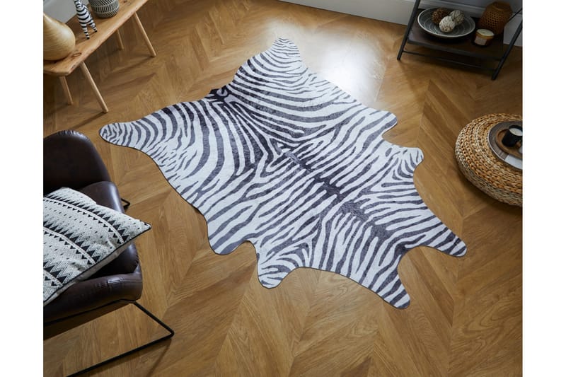 Faux Animal Zebra Print 155x195 cm Svart/Vit - Flair Rugs - Textil & mattor - Matta - Fäll & skinnmatta - Zebraskinn