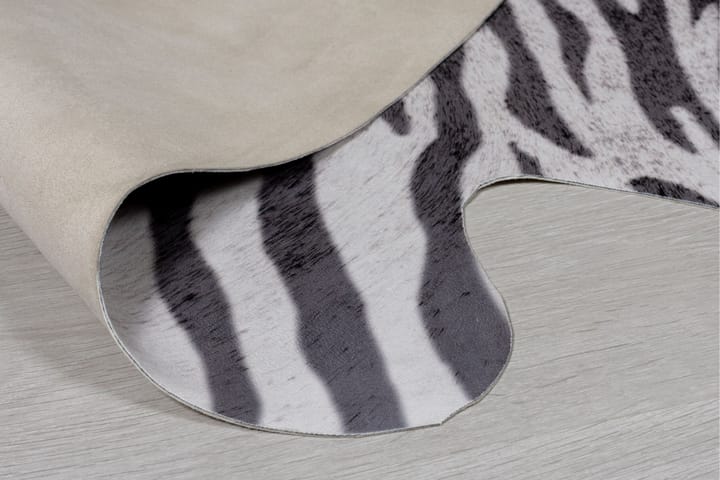 Faux Animal Zebra Print 155x195 cm Svart/Vit - Flair Rugs - Textil & mattor - Matta - Fäll & skinnmatta - Zebraskinn